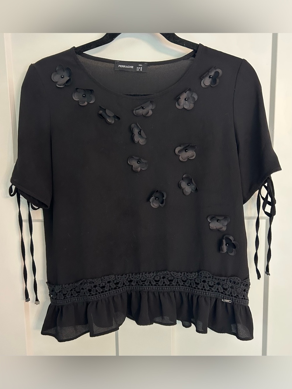 Ferrache Women’s Black Floral Appliqué Short Sleeve Top